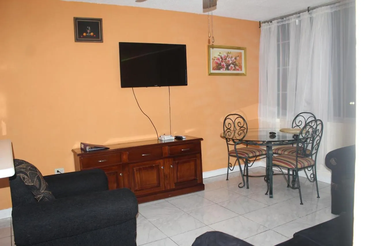 Heart-Of-The-City Apartment With The Amenities Of Home Kingston Jamaica