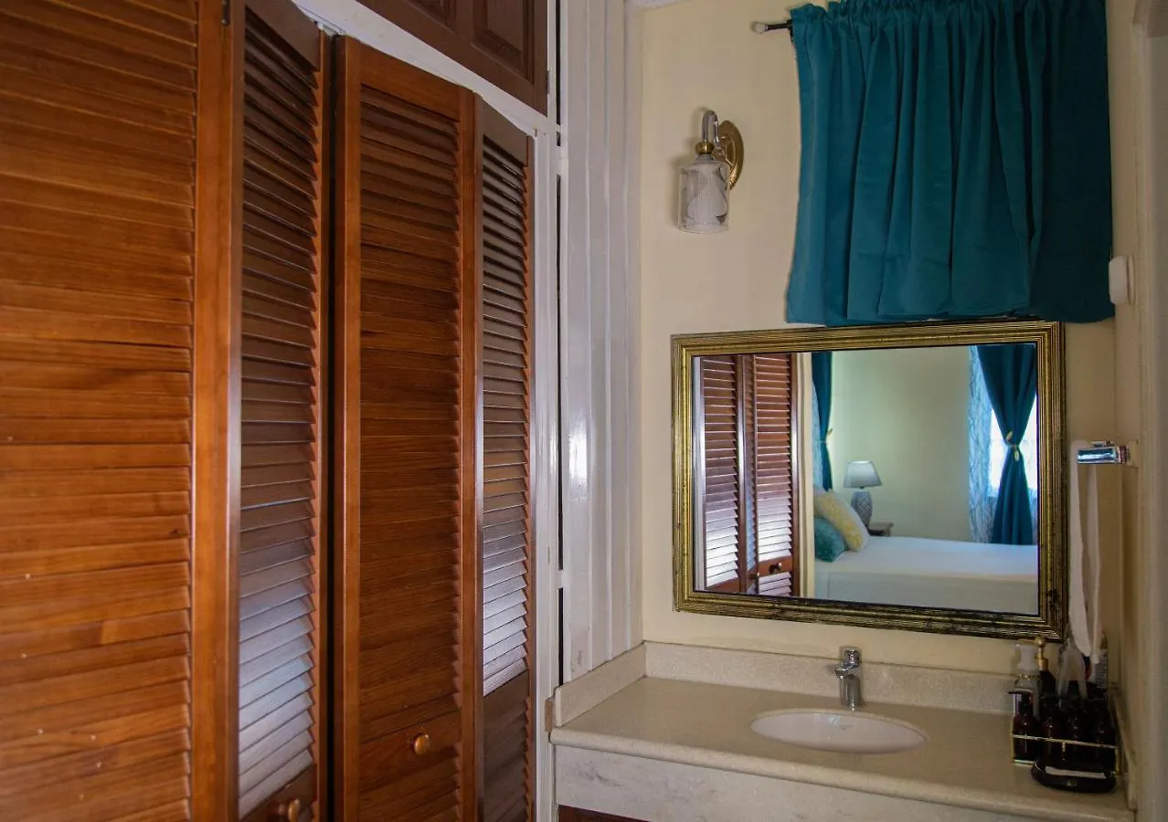 Heart-Of-The-City Apartment With The Amenities Of Home Kingston