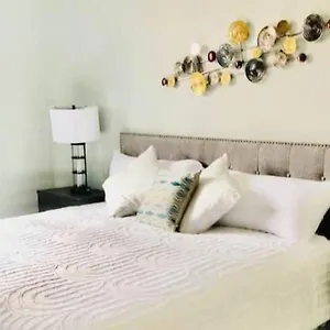  Apartment The Hamptons Vacational In New Kingston. Jamaica